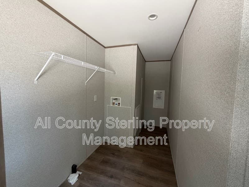 Lake City House: 150 SE Perfect Court