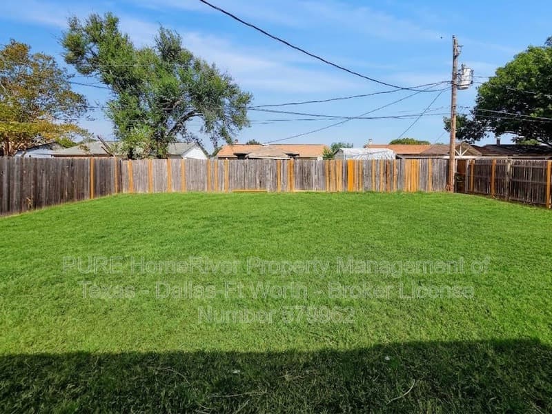 North Richland Hills House: 6905 Mid Cities Blvd