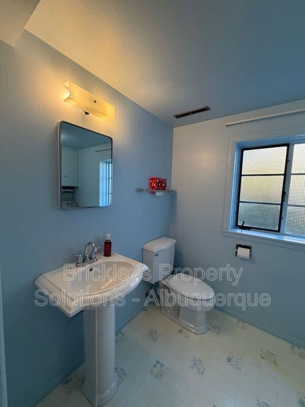 Albuquerque House: 7121 Edwina Ave NE