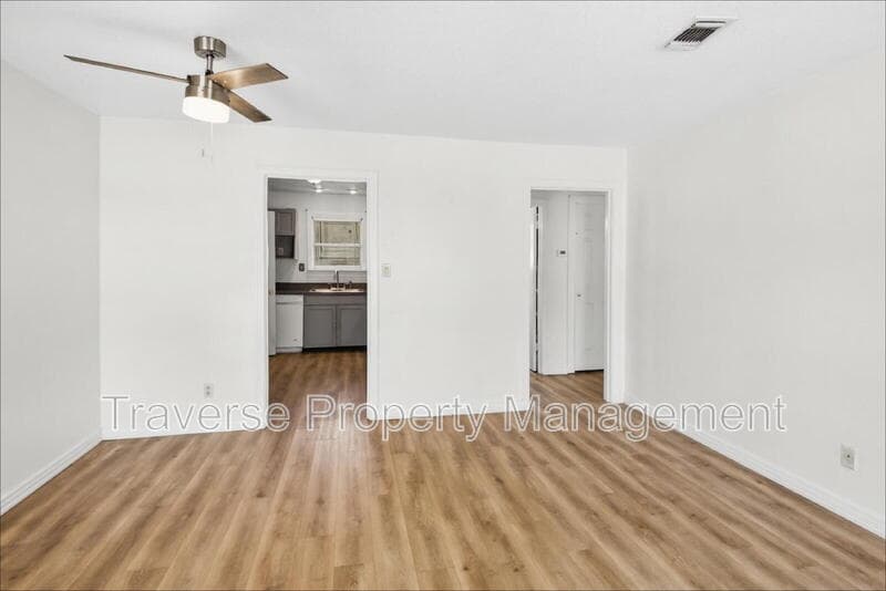 Haltom City House: 5025 Catalpa St