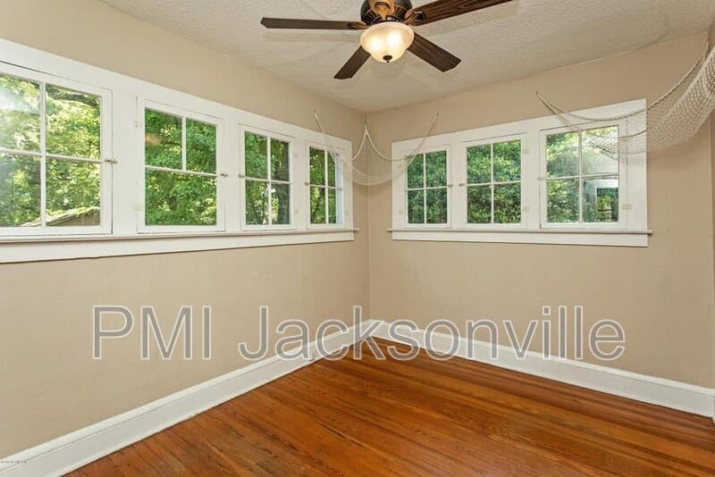 Jacksonville House: 1211 Hollywood Ave