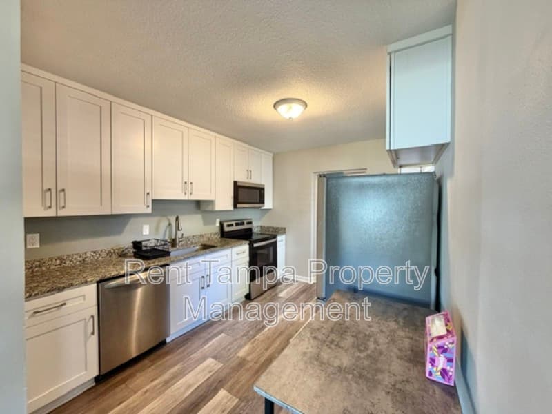 St. Petersburg House: 1635 40th Street South