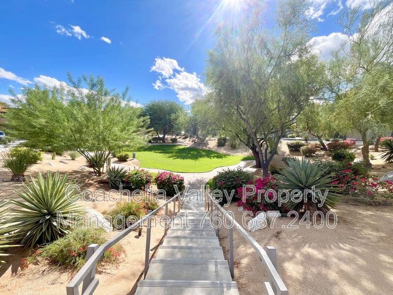 Palm Springs House: 353 Cheryl Dr