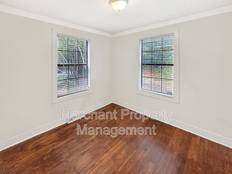 Greenville House: 210 Ashley Avenue