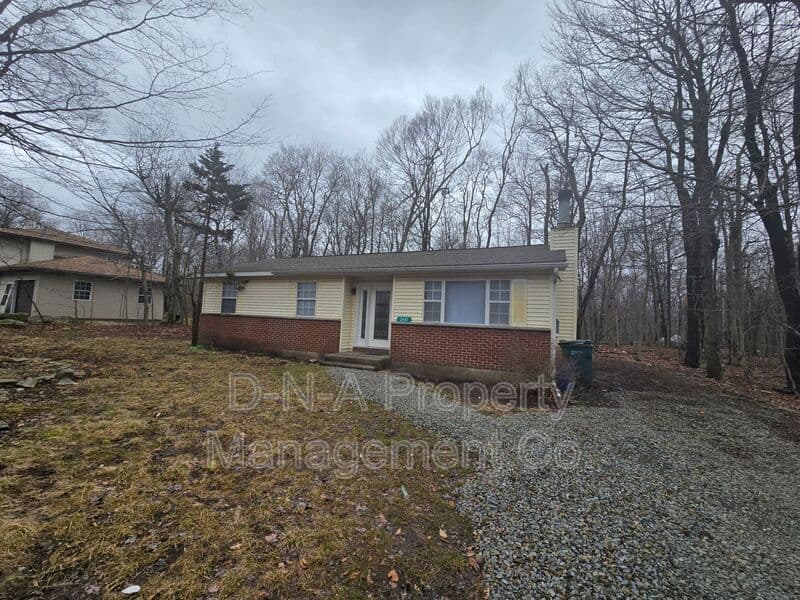 Tobyhanna House: 2641 Highview Drive (L325)