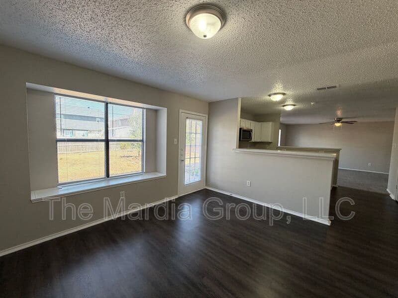 Cedar Hill House: 904 Shady Brook Lane