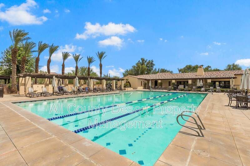 Palm Desert House: 474 Via De La Paz