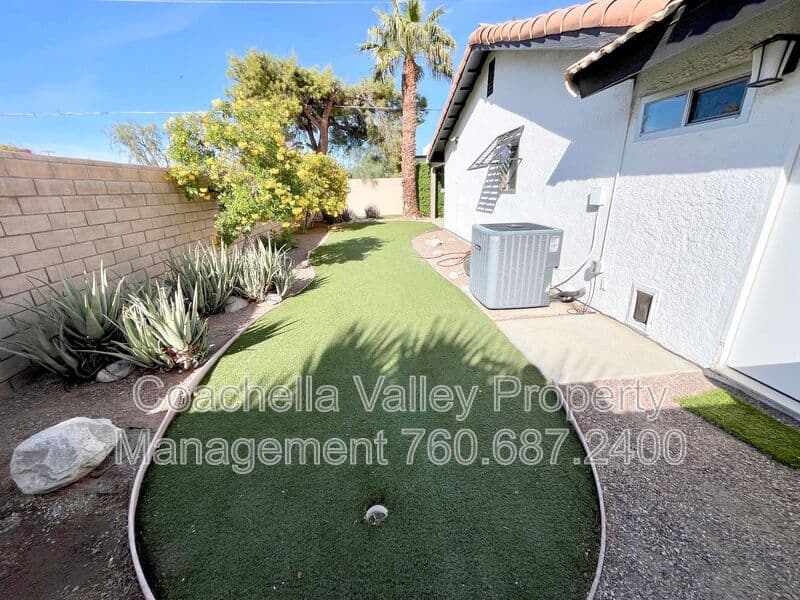 Palm Springs House: 372 W Dominguez Rd