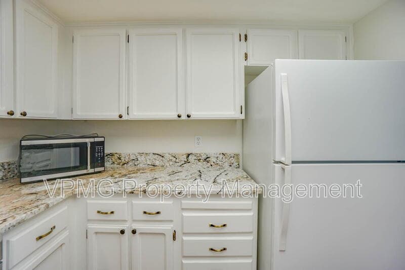 Vancouver Condo: 605 SE 121st Ave