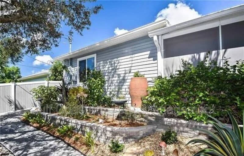 Bonita Springs House: 11652 PAWLEY AVE