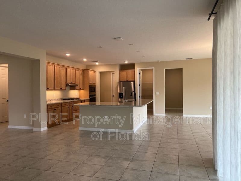Ocala House: 10376 SW 99th Street