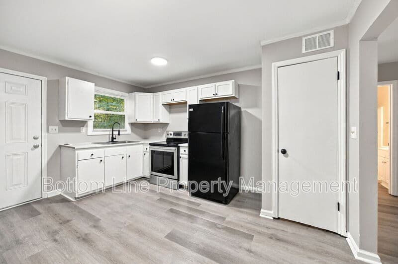 Spencer Condo: 909 S Carolina Ave