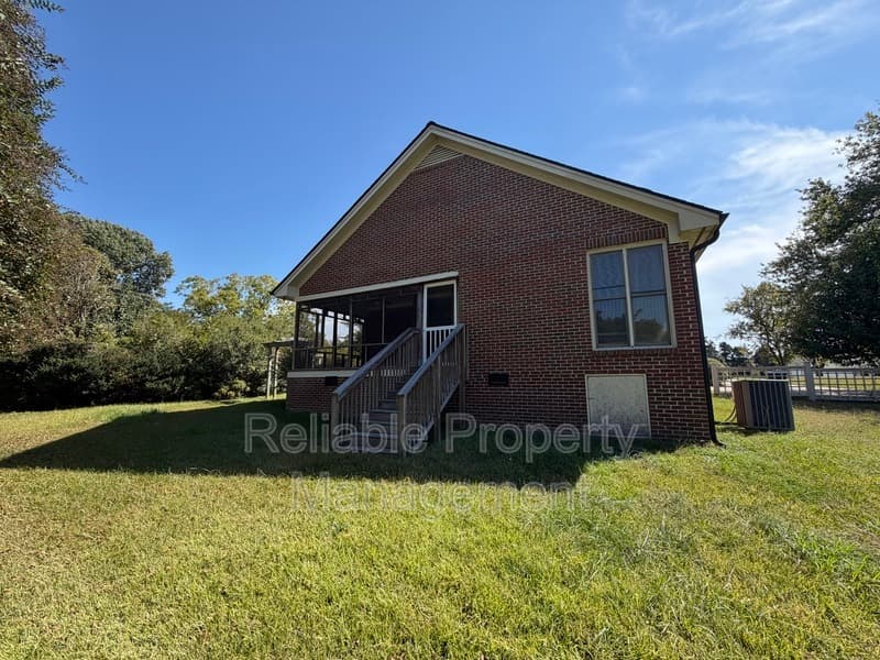 Raleigh House: 6600 Walnut Cove