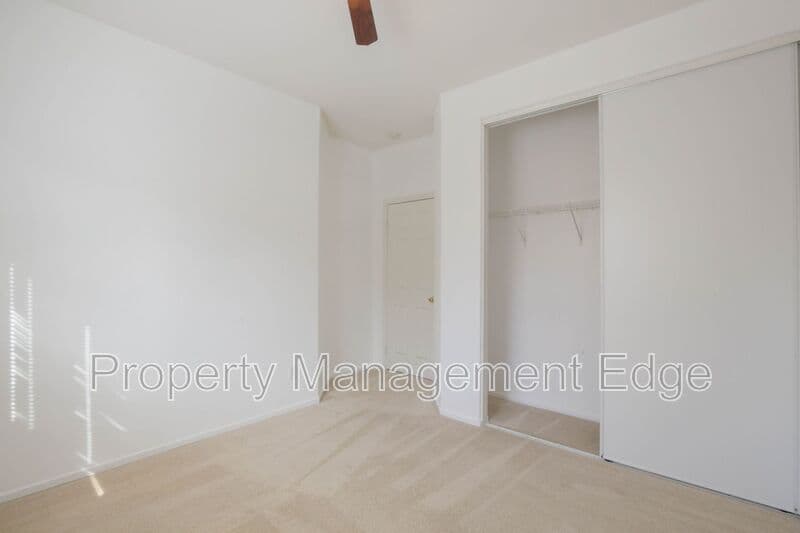 Hemet House: 127 Fuerte Ct