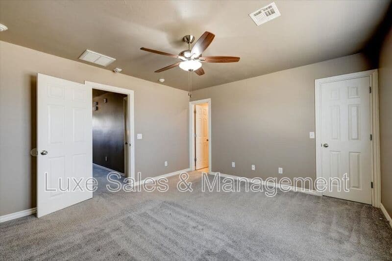 Moore House: 799 SW 14th St