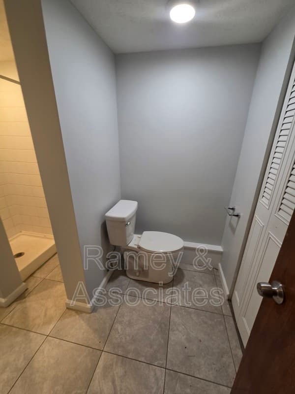 Louisville House: 7310 Grannel Road