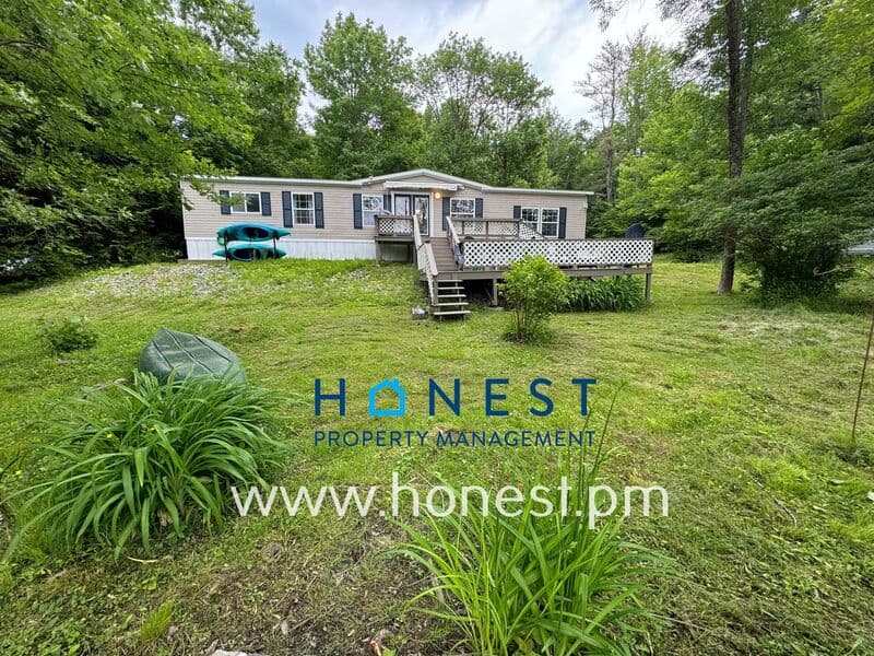 West Gardiner House: 107 Woodland Dr