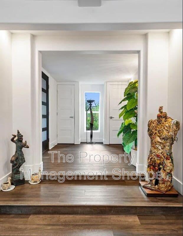 Ojai House: 820 Foothill Lane