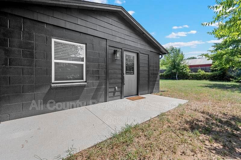 Hurst House: 1444 Cimarron Trail