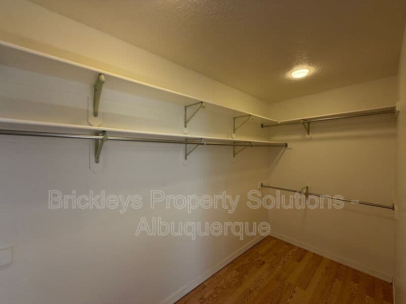 Albuquerque House: 6517 Glen Oak NE