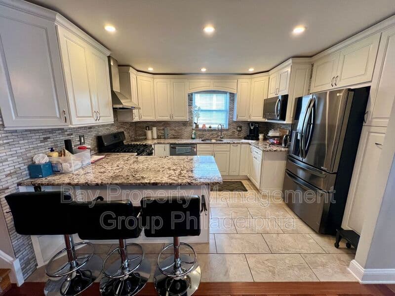 Philadelphia House: 2988 Welsh Rd