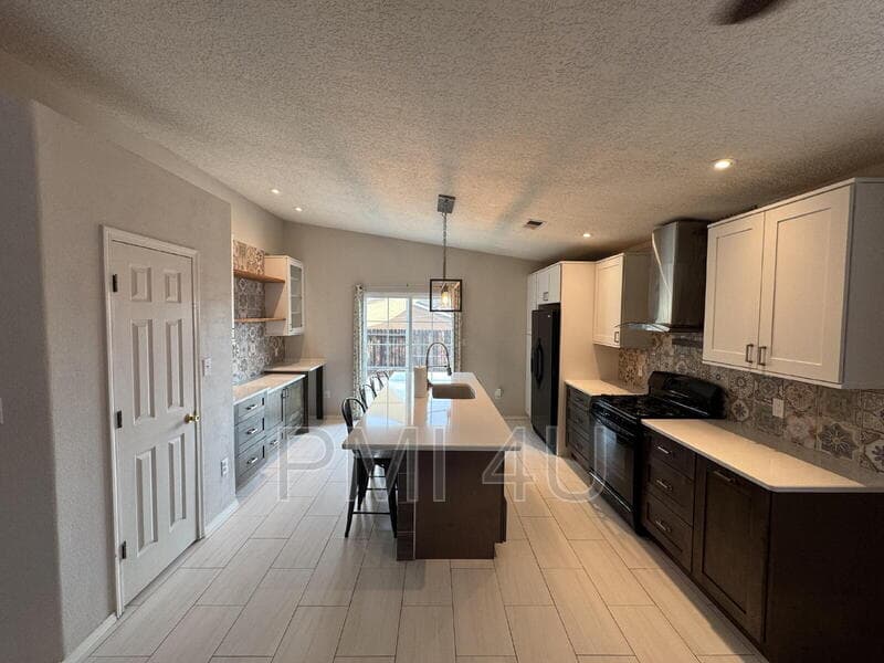 Albuquerque House: 10620 Rio Del Sole Ct NW