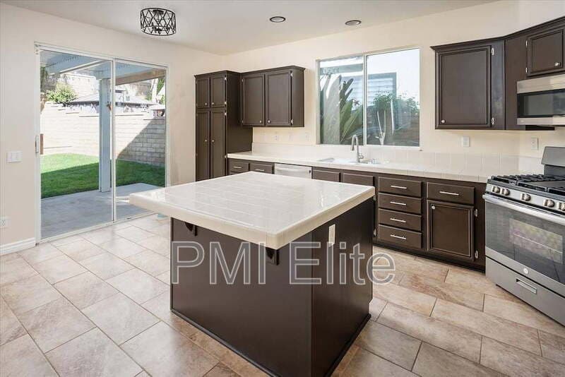 Castaic House: 32029 Cypress Way