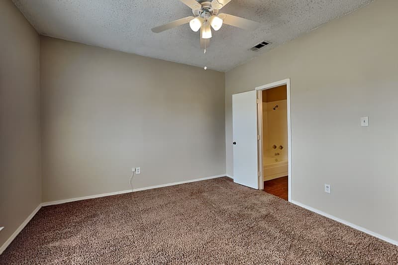 Rowlett House: 6324 Alissa Dr