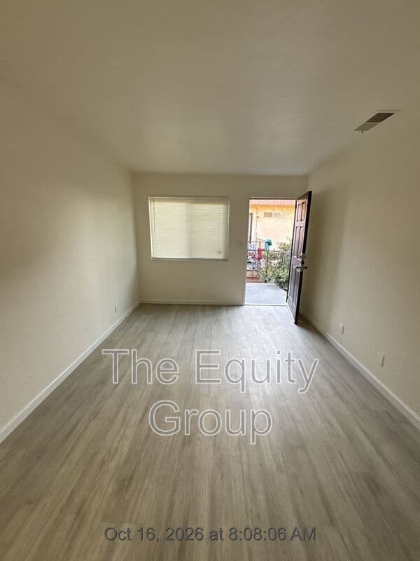 Visalia Condo: 816 West Murray Avenue