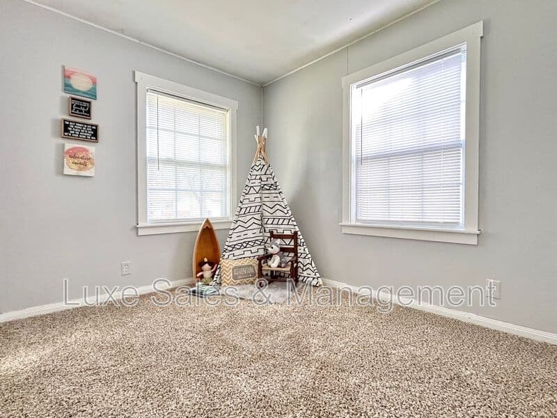 Del City House: 4220 SE 25th St