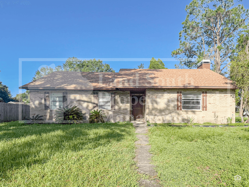 Lakeland House: 5011 Woodgreen Lane