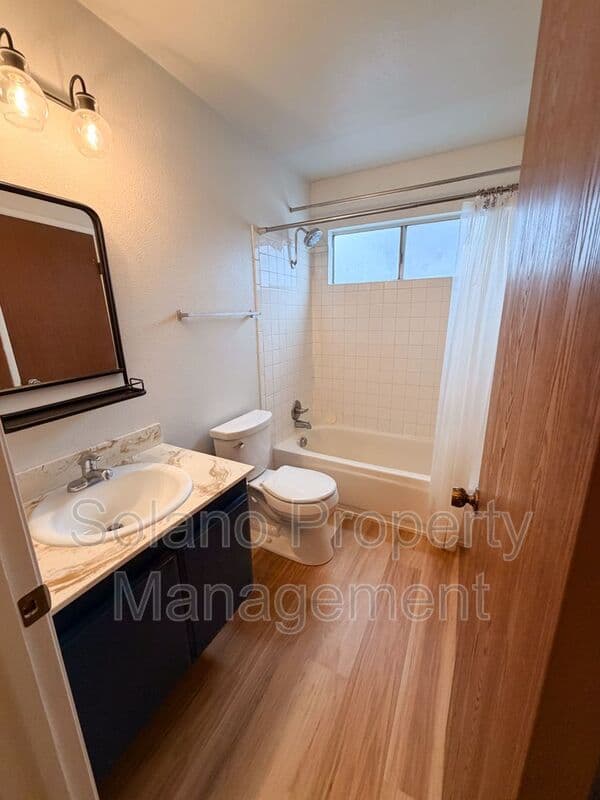 Dixon House: 950 Pembroke Way