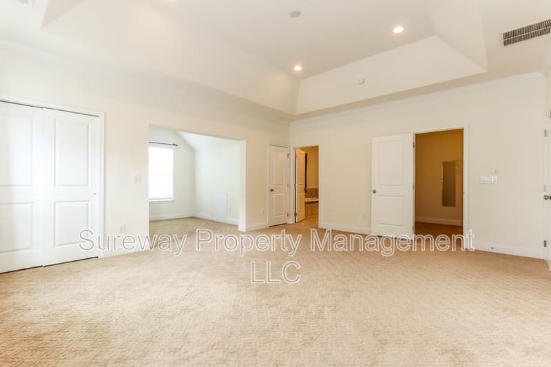 Monroe Township House: 17 Greylynne Drive