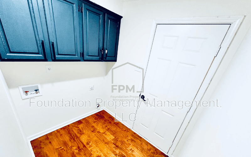 Memphis House: 8712 Carrollwood Lane
