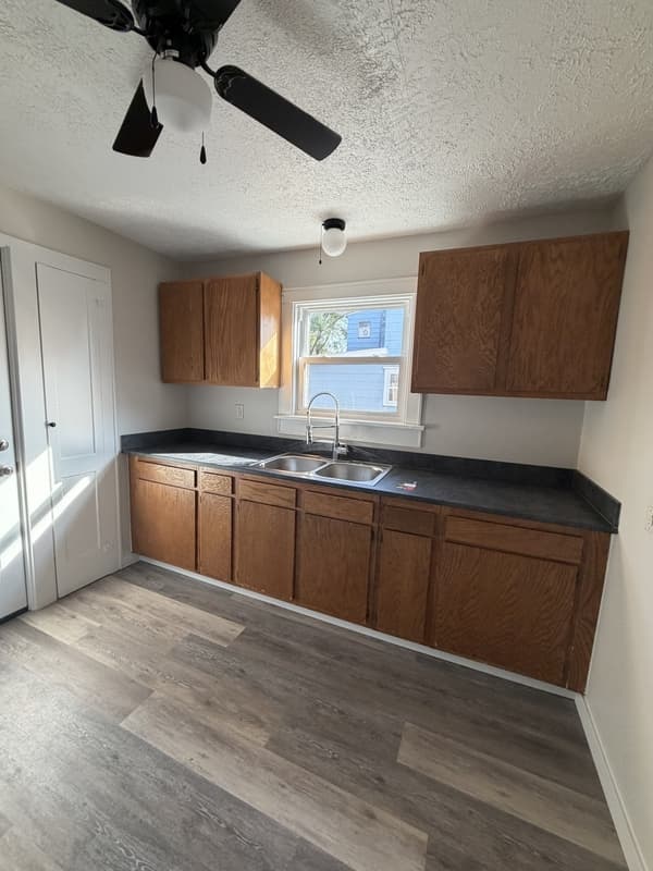 Akron House: 1009 Pardee Avenue