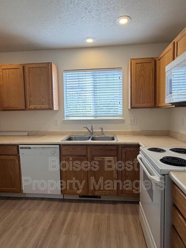 Meridian Condo: 119 E King St