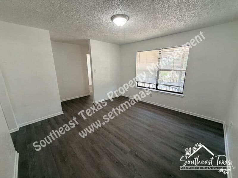 Kirbyville House: 1410 South Elizabeth Avenue