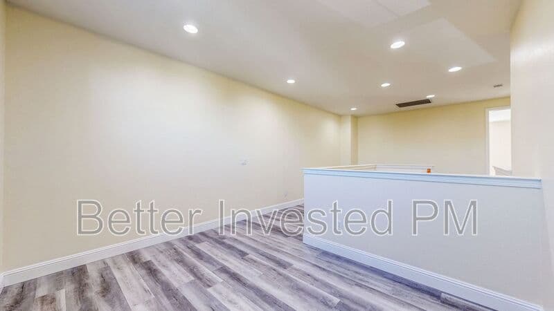 Santa Rosa House: 1363 Gordon Ln