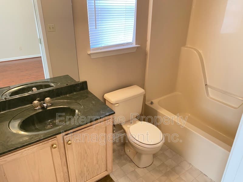 Memphis House: 3794 Walden Meadow Drive