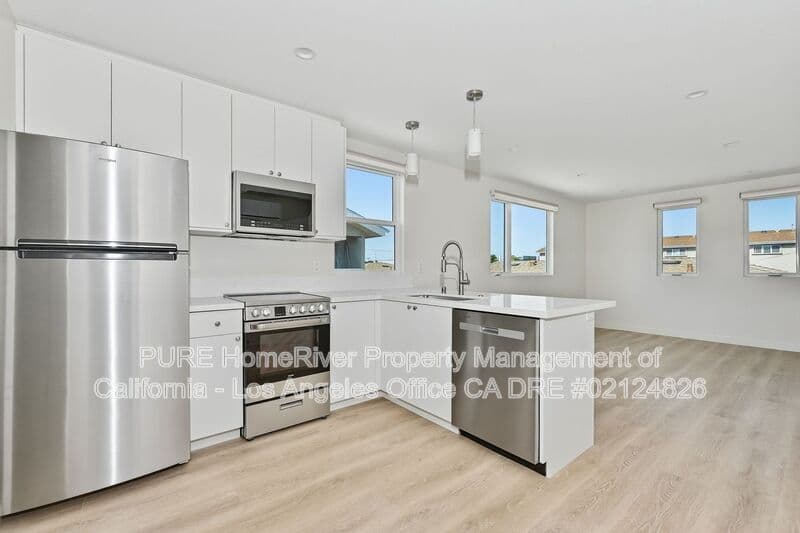 Torrance House: 1536 West 205th Street