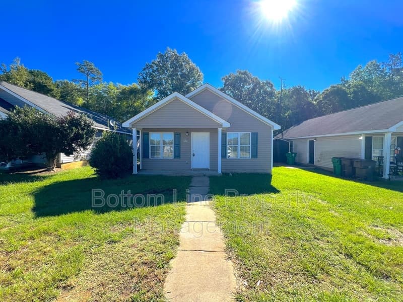 Charlotte House: 1329 Toddville Rd