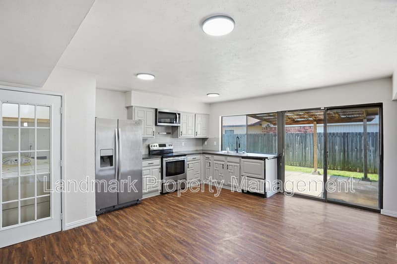 Arlington House: 2711 Treeview Drive