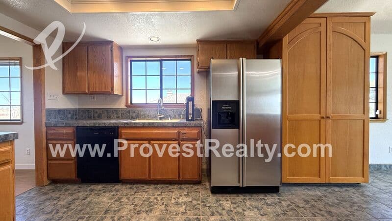 Victorville House: 13043 4th Ave