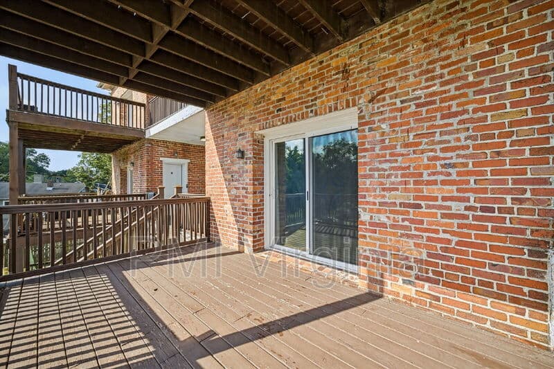 Suffolk Condo: 318 North Main Street