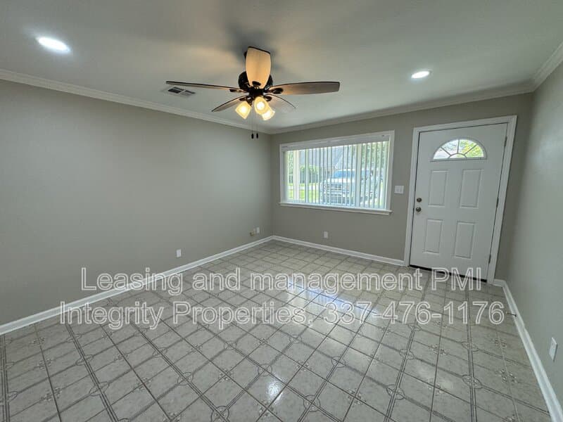 Lafayette House: 305 Alice Drive