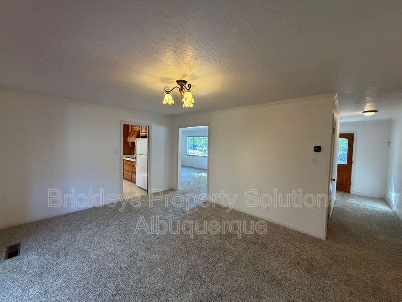 Albuquerque House: 7121 Edwina Ave NE