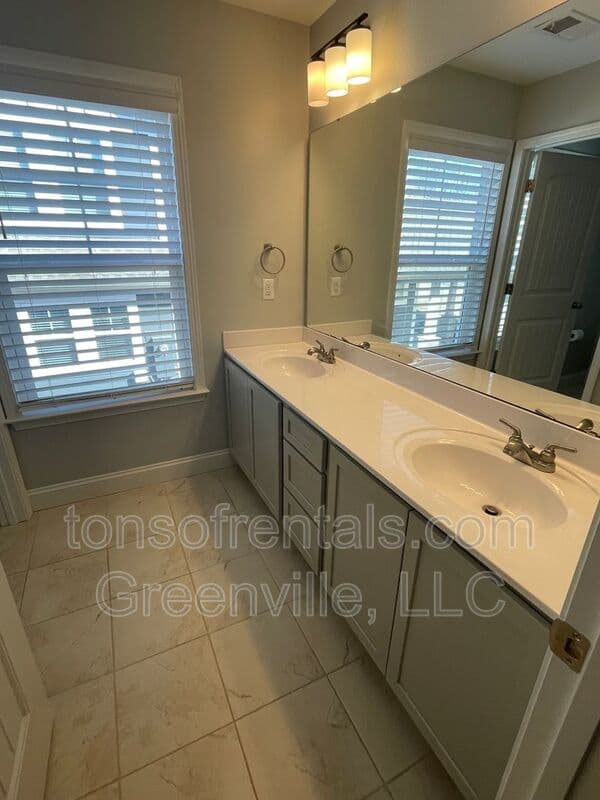 Greenville House: 536 Twin Lake Road