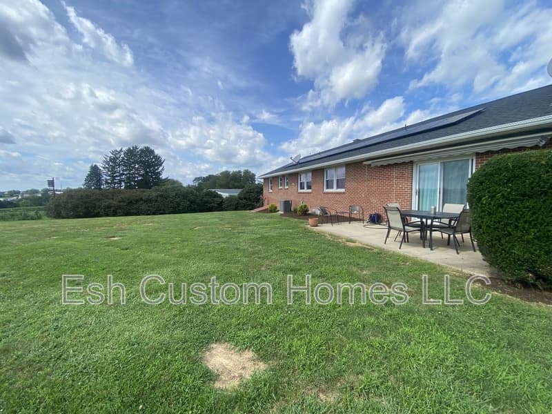 Lancaster House: 2208 Forry Road