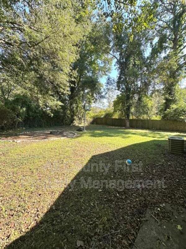 Decatur House: 1384 Peachcrest Rd,
