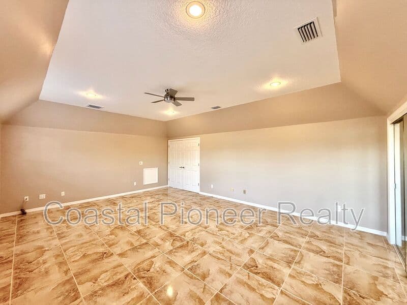 Largo House: 10334 Longwood Dr